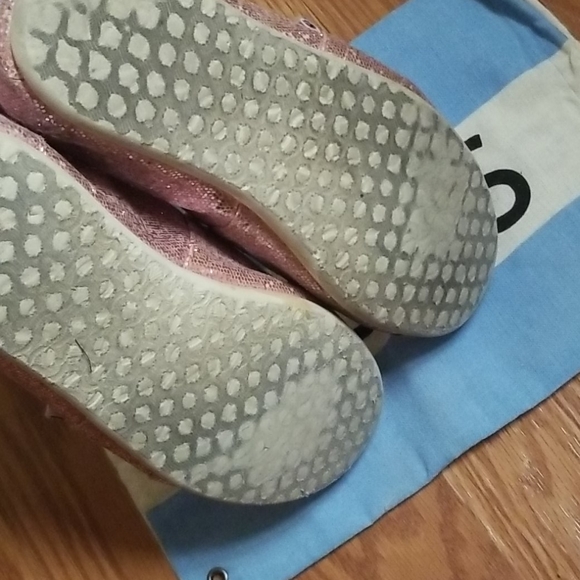 Pink sparkle TOMS size 6.5 - Picture 5 of 8